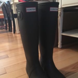 Black hunters size 6